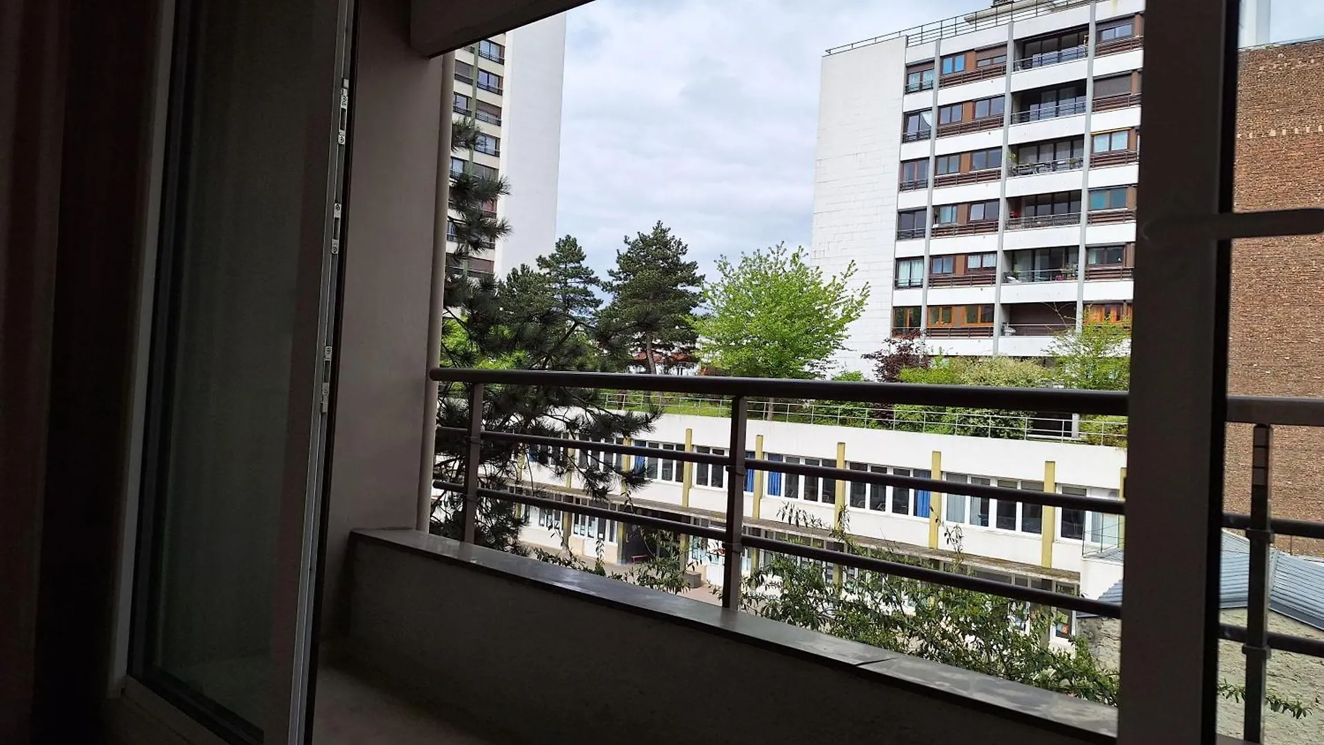 Appartamento Chic Parisian Studio Retreat Bright Spacious And Secure Parking